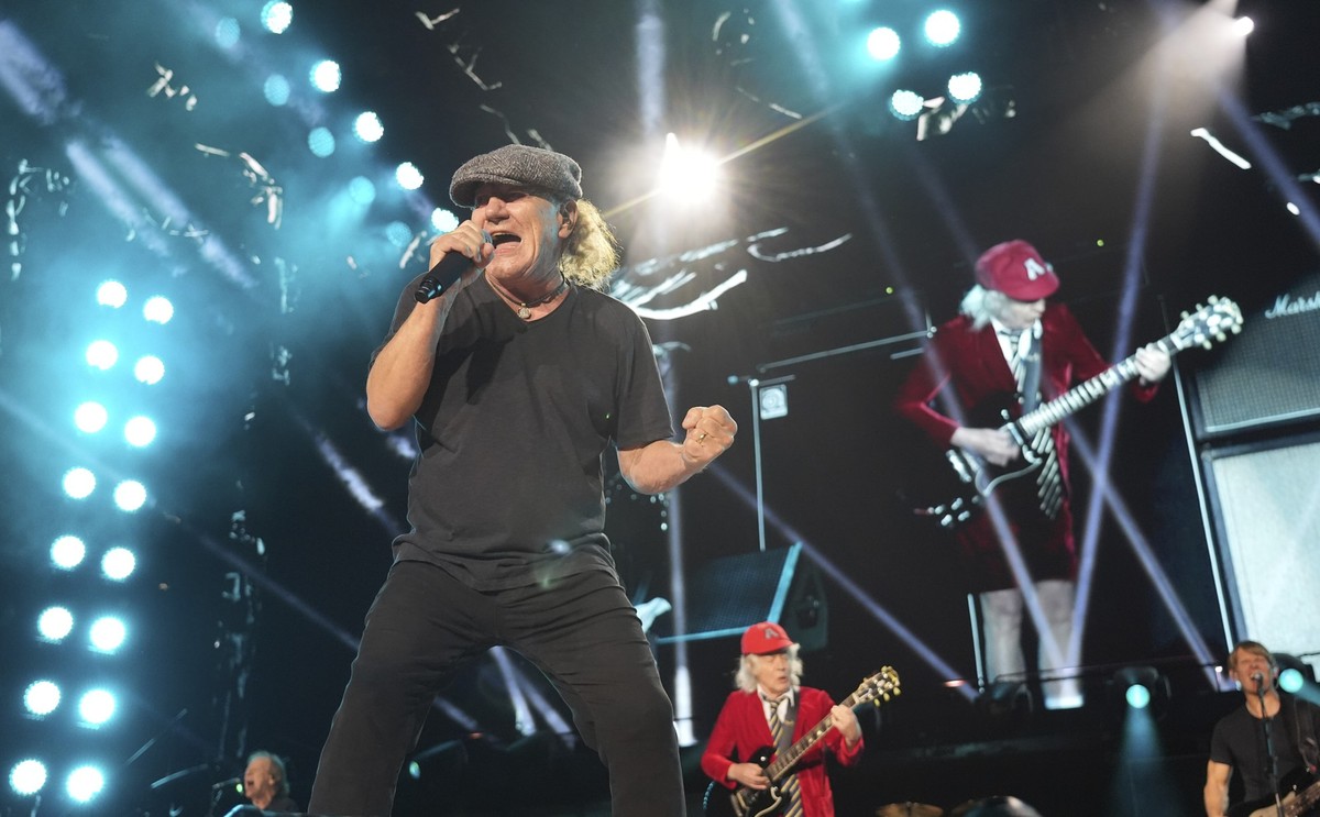 19.04.2025, USA, Pasadena: Sänger Brian Johnson von AC/DC tritt mit der Band im Rose Bowl Stadion in Pasadena, Kalifornien auf. Foto: Chris Pizzello/Invision/AP/dpa +++ dpa-Bildfunk +++